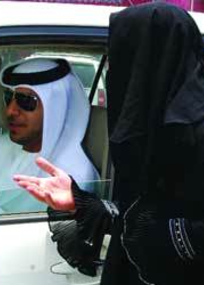 في دبي: متسولون بتأشيرة رجال أعمال ويقيمون في فنادق 5 نجوم 