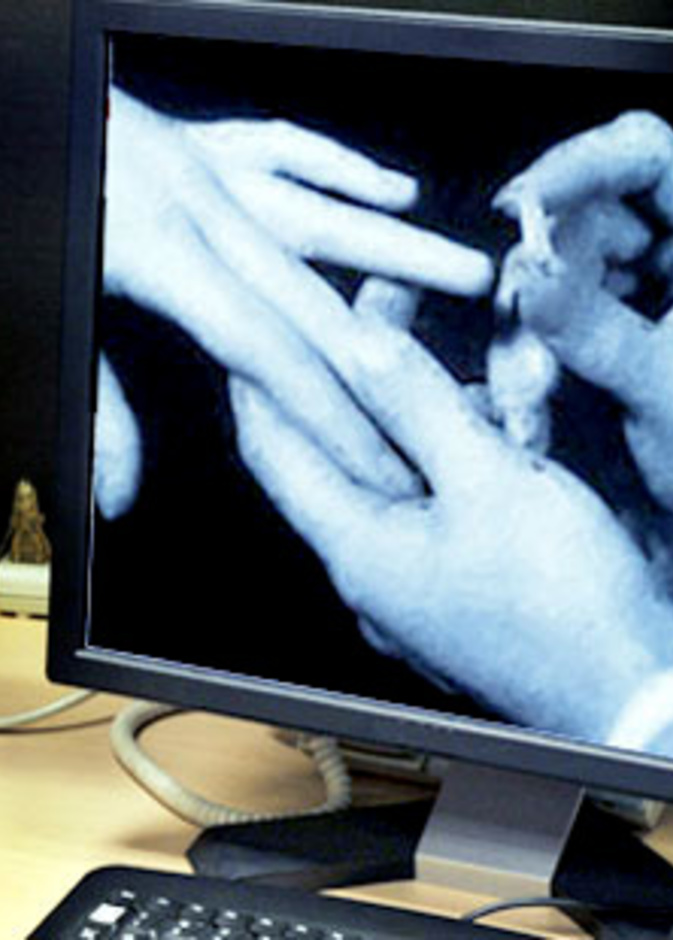 يستغلّ مواقع الزواج ويحتال على فتاتين بمليون ريال!  