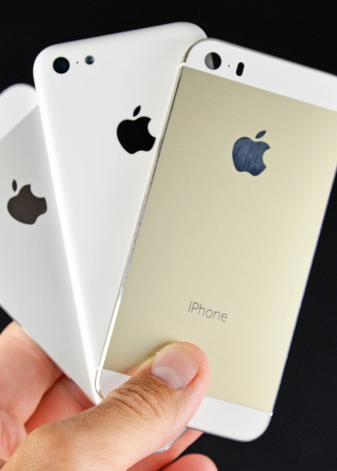 موظف يسرق 5700 جهاز آيفون