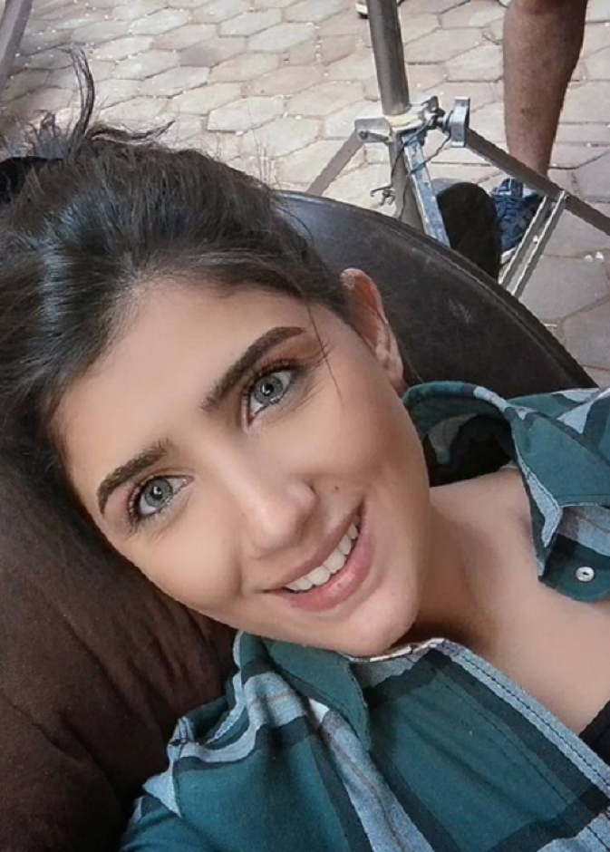 الفنانة مي عمر