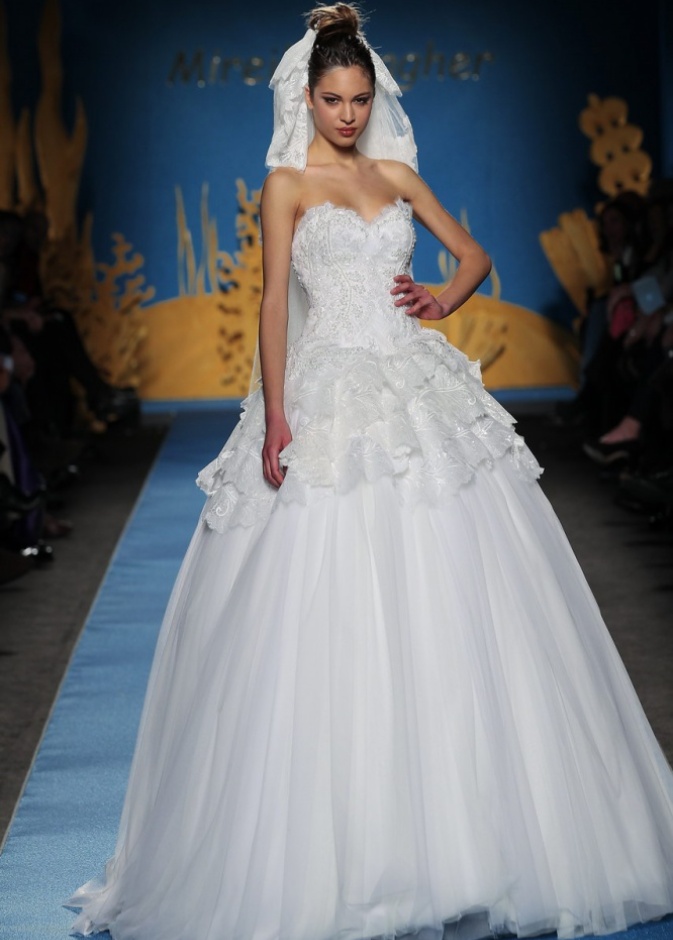 عروس ميراي داغر... أناقة وأنوثة