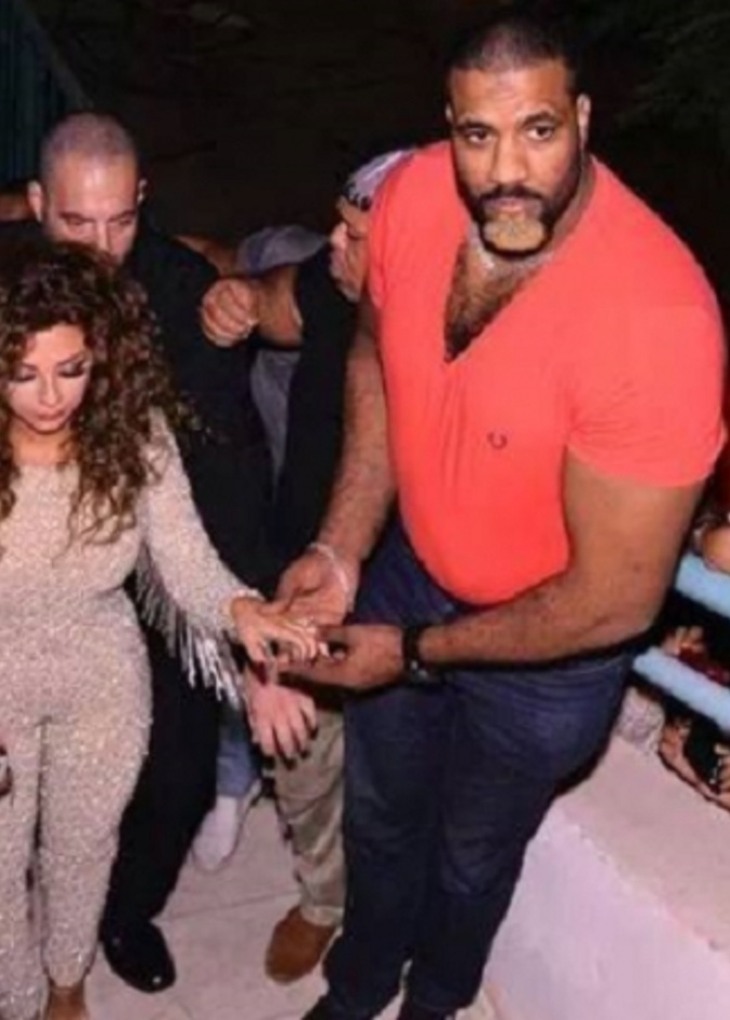 ميريام فارس برفقة حارسها الشخصي