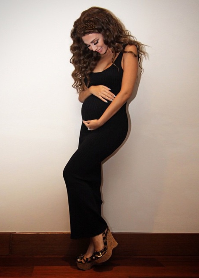  ميريام فارس تكشف عن حملها بهذه الصورة