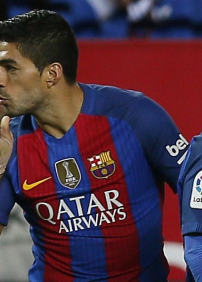 ميسي و سواريز ينقذان برشلونة أمام اشبيلية