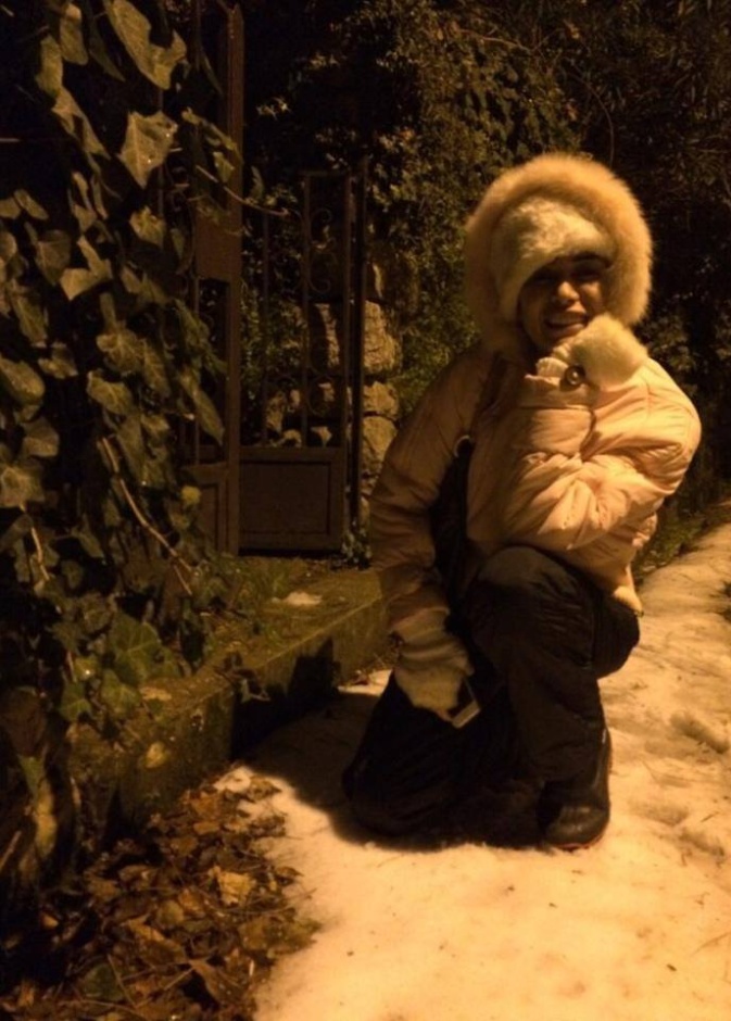 نادين الراسي من أمام منزلها