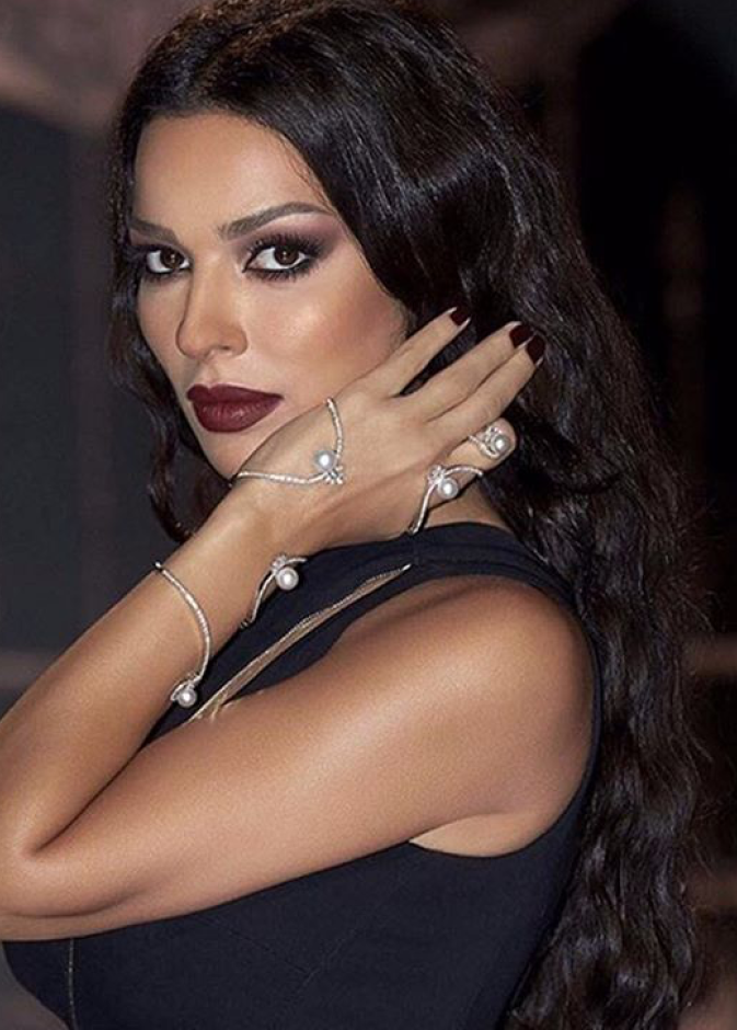 نادين نسيب نجيم بمجوهرات اليد من YEPREM