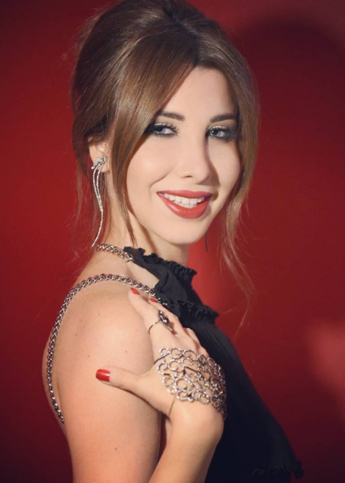 نانسي متألقة بمجوهرات سيلفي صليبا في حفل بمدينة كان الفرنسية