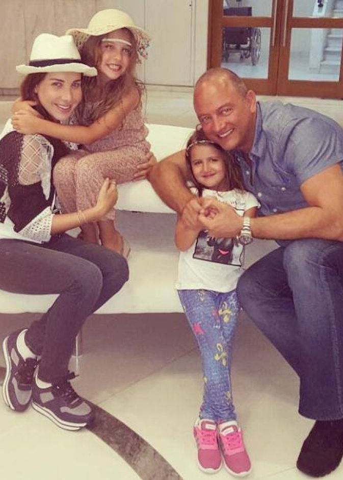 نانسي مع عائلتها في احدث صورة لهم