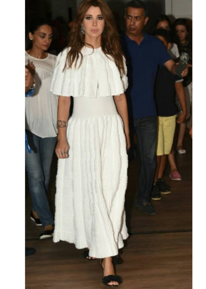 نانسي عجرم بحذاء أكوازورا