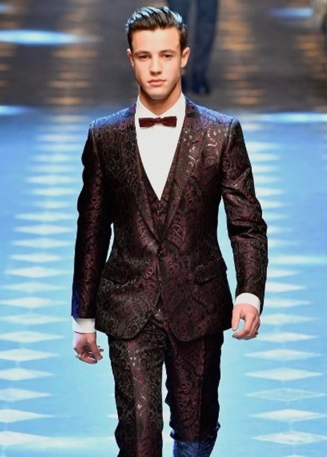 نجم التواصل الاجتماعي كاميرون دالاس في عرض دولتشي أند غابانا