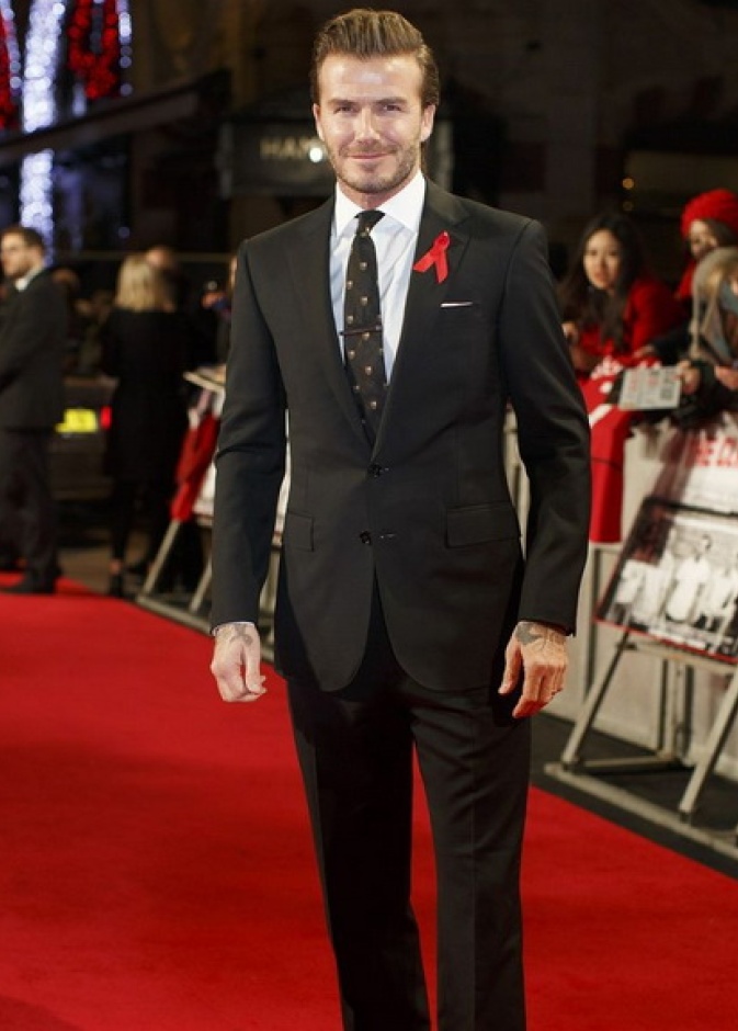  نسق ربطة عنق مميزة مع بدلتك السوداء