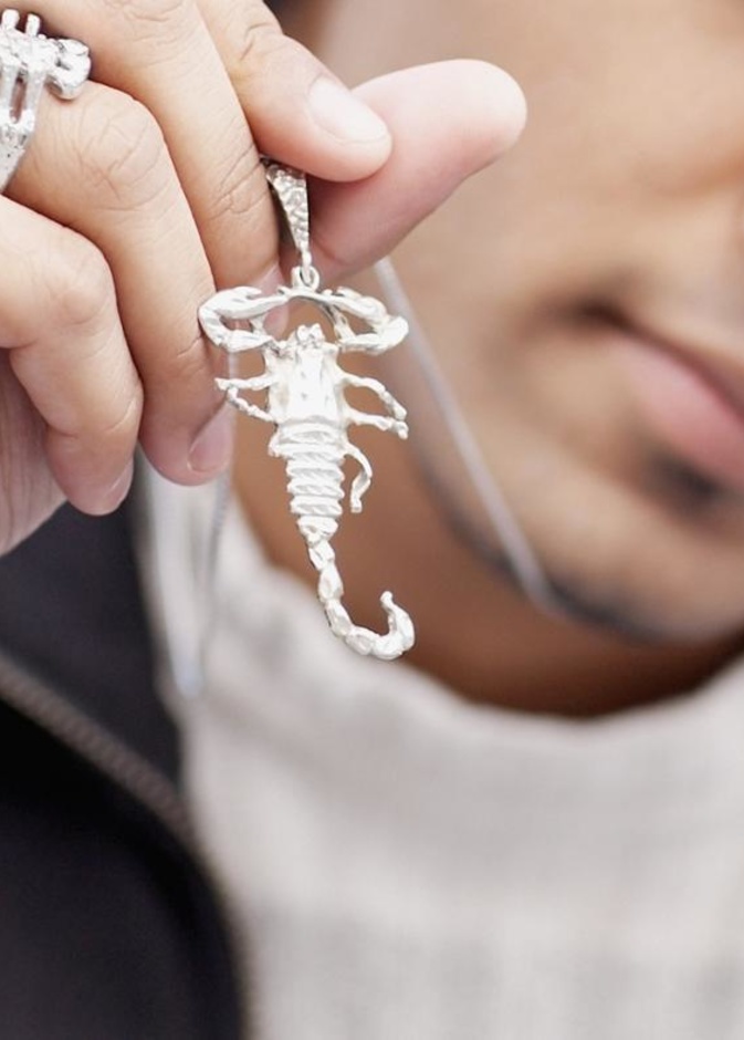 نصائح لإثارة إعجاب رجل العقرب