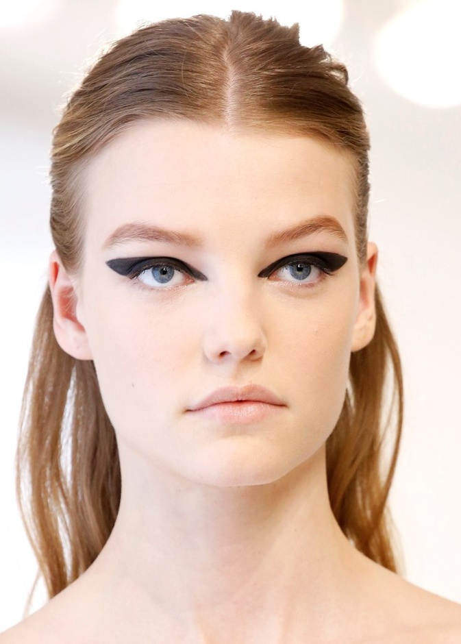 نظرة ساحرة مع الايلاينر الملفت