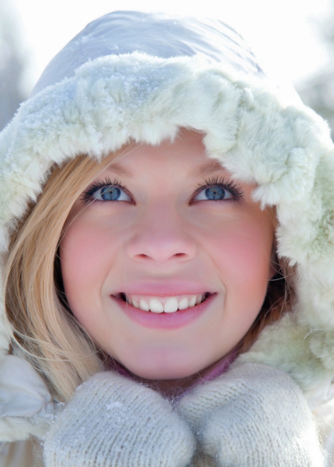 نكهة الثلوج تنثُر ألواناً على شفتيك