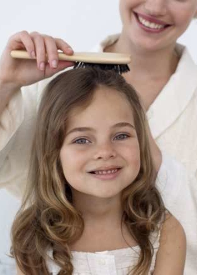 هذه التسريحات تسبب سقوط شعر ابنتك