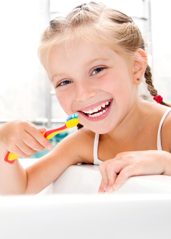 هذه الفاكهة تحمي اسنان طفلك من التسوس