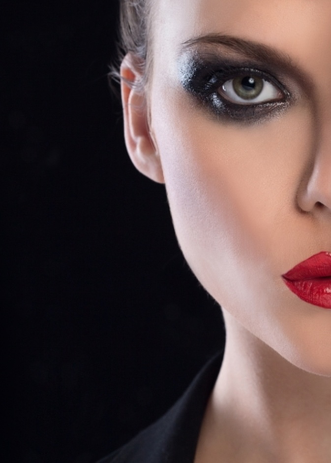 هكذا تزيّنين مكياجك بألون الميتاليك