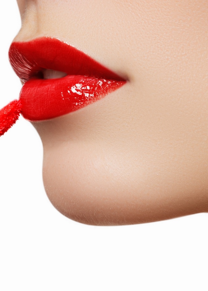 بالخطوات : هكذا يدوم أحمر الشفاه لفترة أطول