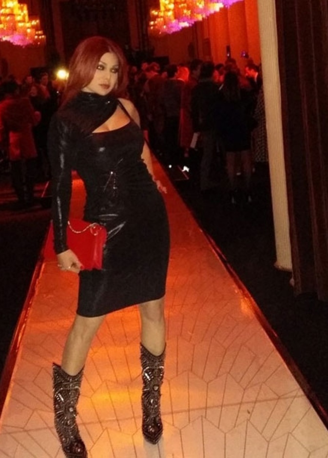 هيفاء وهبي تخطف الأنظار بفستان جلدي قصير