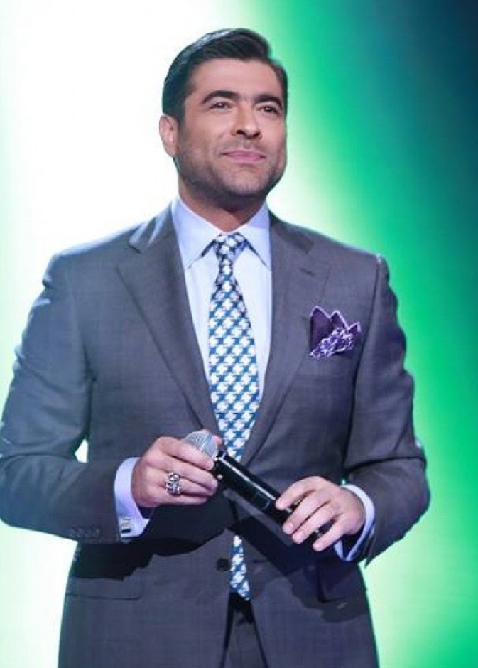 وائل كفوري في البدلة الرسمية السوداء