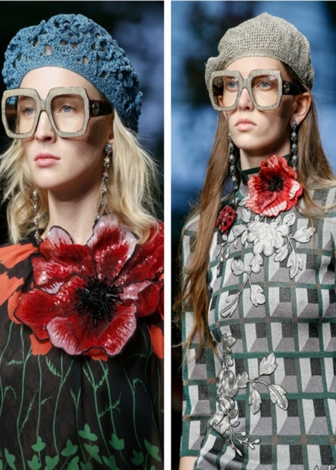 قبعة مع الريش من سانت لوران Saint Laurent
