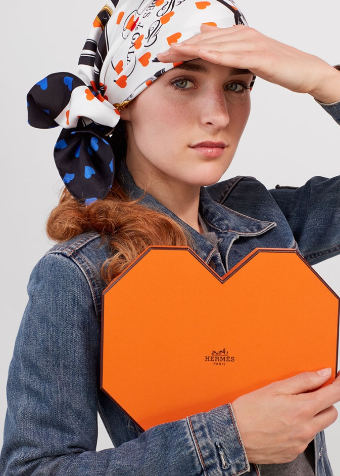 وشاح من Hermes