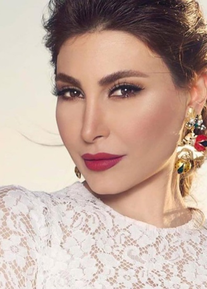 يارا تختار مكياج لبناني ناعم مع أحمر الشفاع القوي
