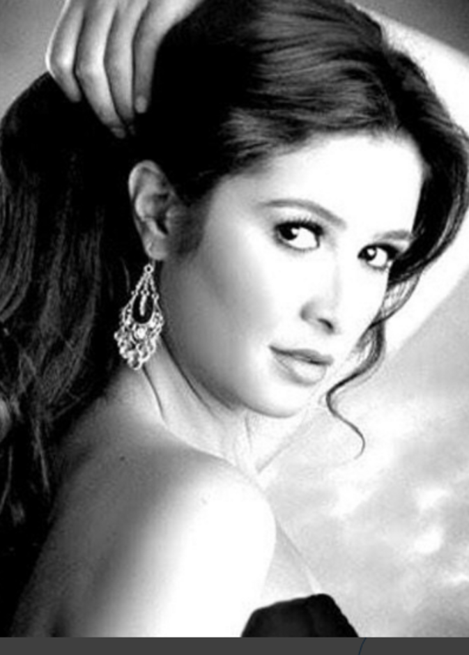 ياسمين عبدالعزيز بالشعر الطويل سابقا