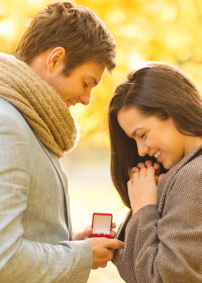 يطلب يد حبيبته في المباراة