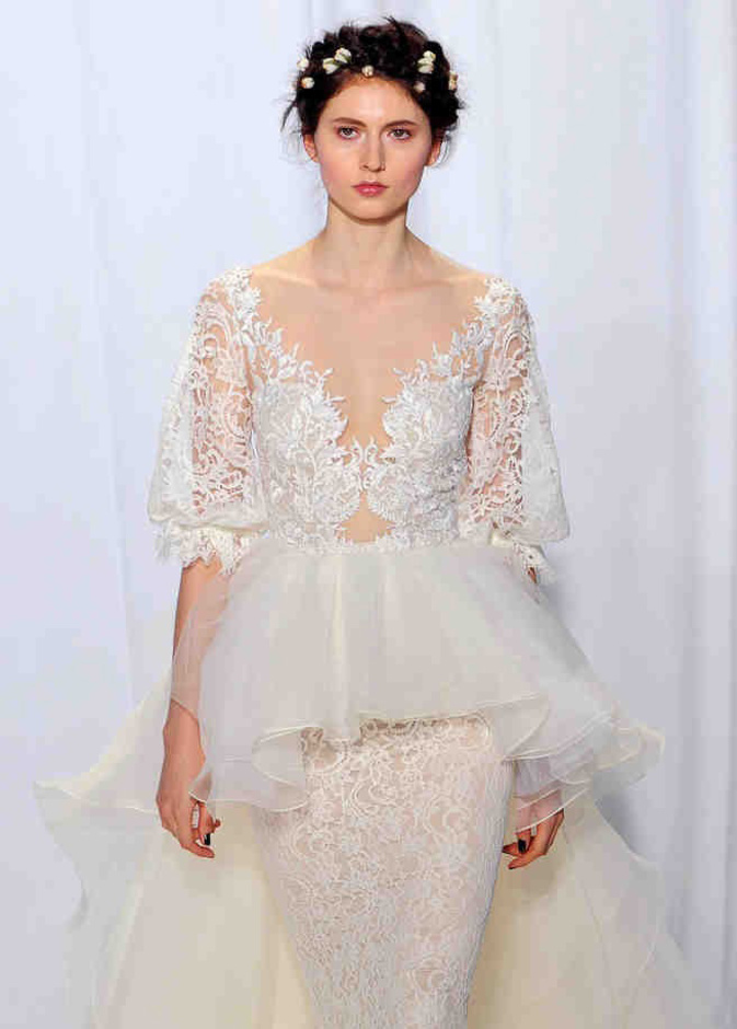 فستان زفاف بقصة البيبلوم من ريم عكرا Reem Acra