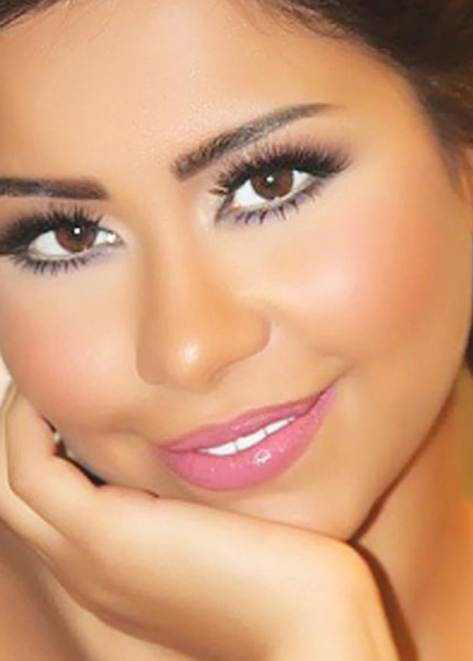 شيرين عبدالوهاب في لحظة دافئة مع اسرتها