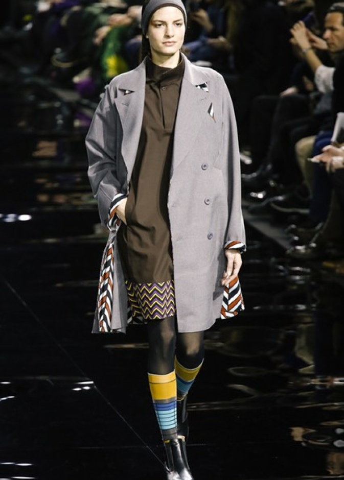 عرض Issey Miyakeوالقصات العصرية