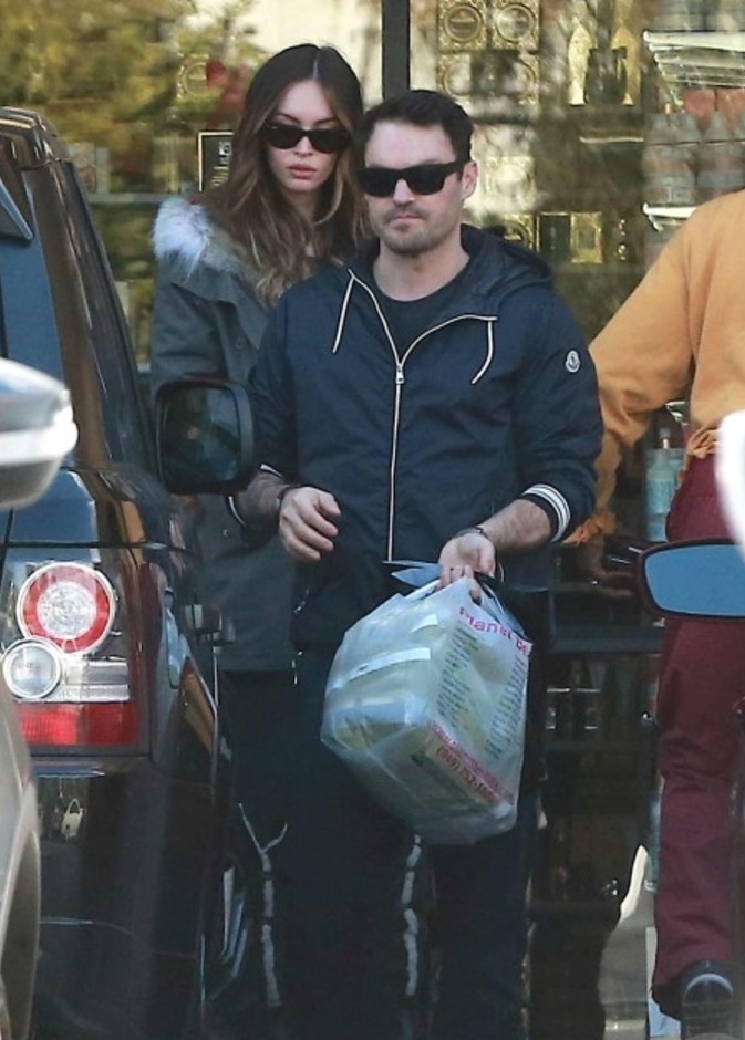 بالصور: ميغان فوكس وبريان أوستن يتسوقان في Planet Beauty