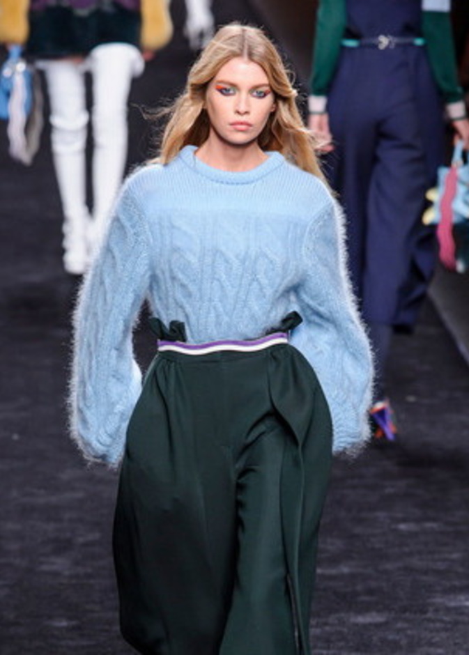Fendi بنطلون عصري وغريب من