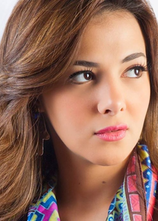 الفنانة دنيا سمير
