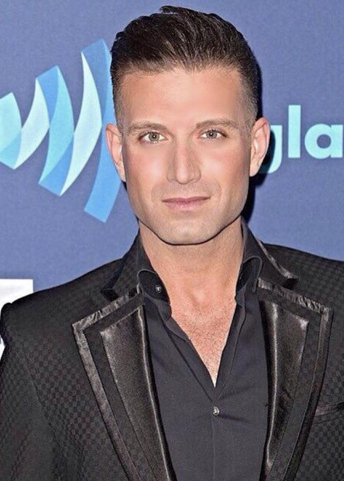 حفيد عمر الشريف ينشر صورا جديدة له مع جده