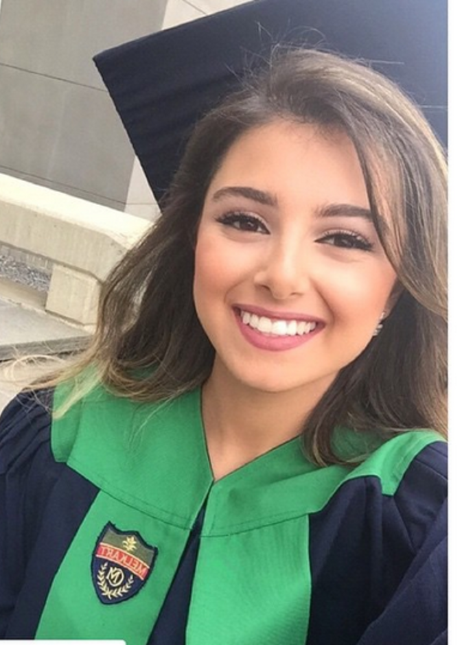 ماريتا الحلاني بثوب التخرج