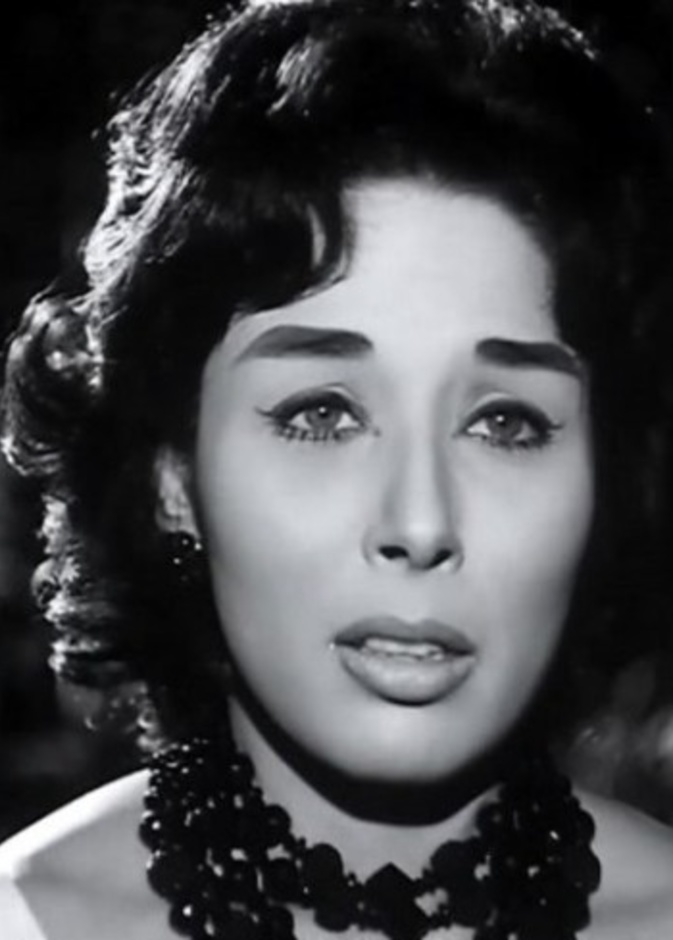 الفنانة لبنى عبدالعزيز في شبابها