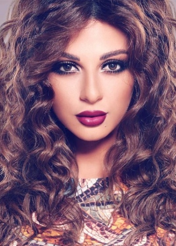 ميريام فارس تحبذ المكياج القوي