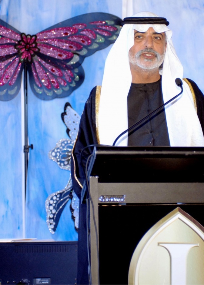 الشيخ نهيان يلقي كلمة.