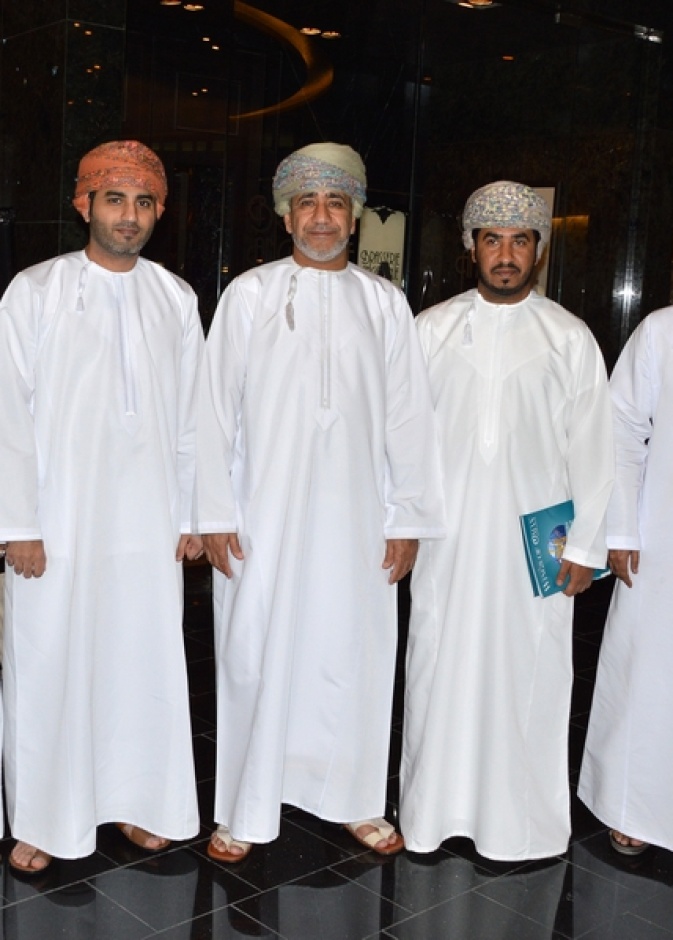 -أعضاء السفارة العمانية.