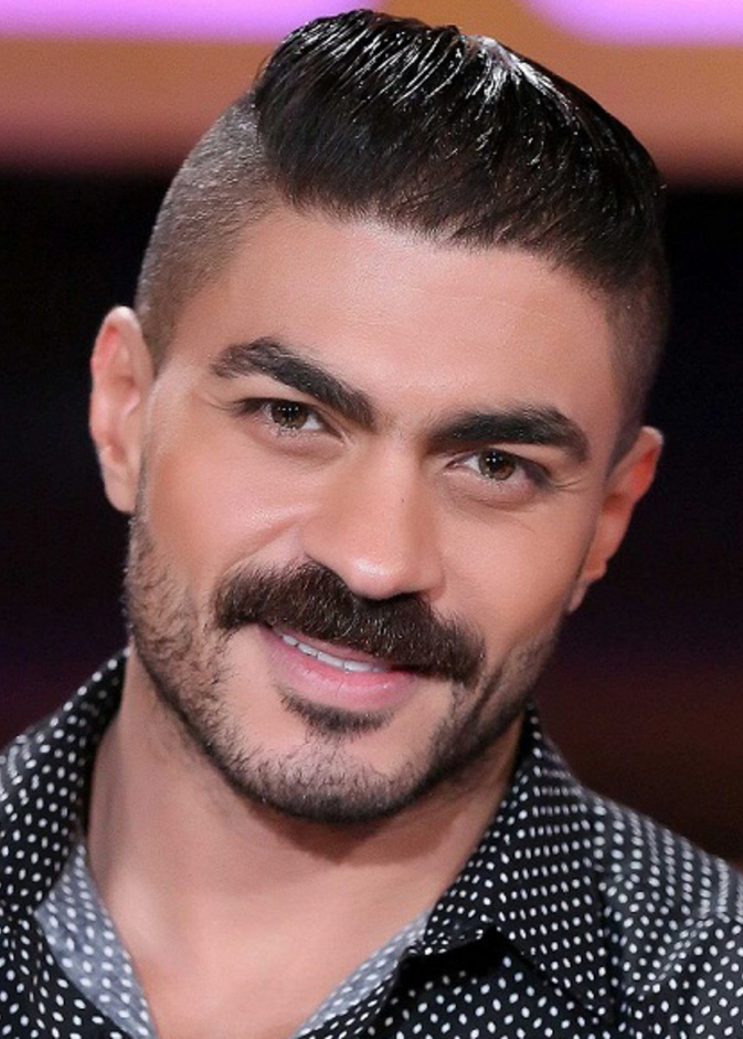 خالد سليم ينشر هذه الصورة مع زوجته على موقع انستقرام