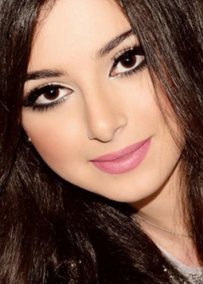 ماريتا تقود سيارتها الجديدة