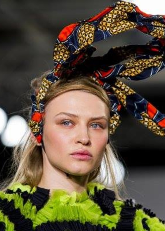 هل يمكنك ارتداء قطعة الأكسسوار الغريبة هذه؟ عموما هذا نتاج المبدعين في GRADUATE FASHION WEEK 2014