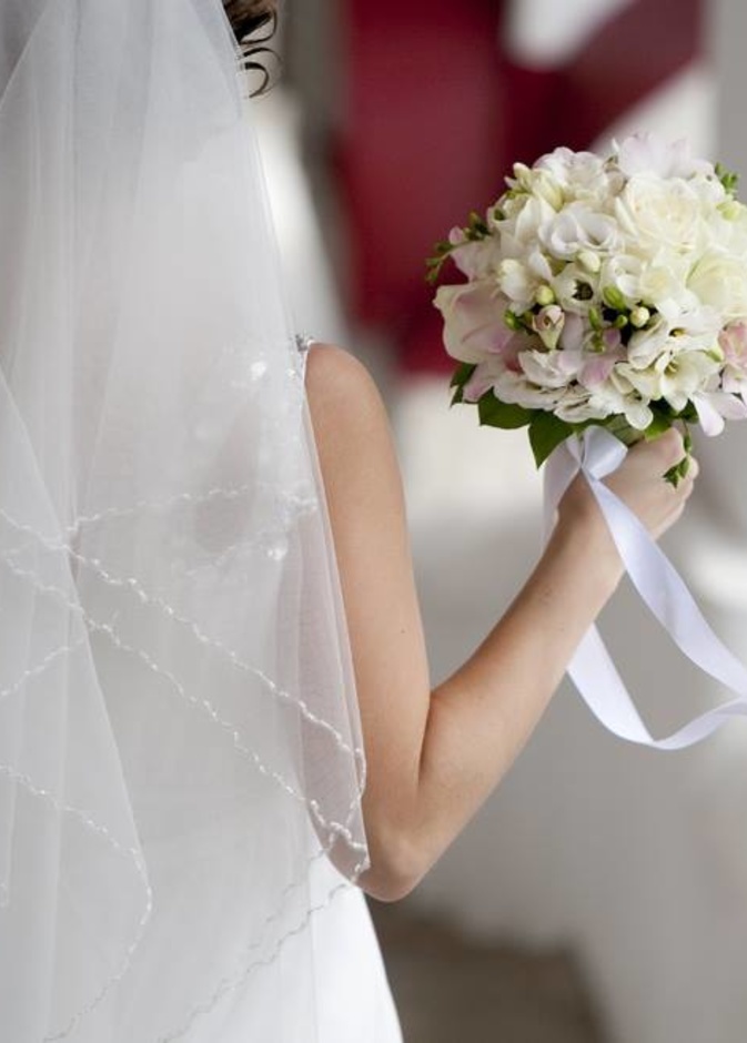 5 أسباب وراء زواج الرجل من الفتاة الصغيرة