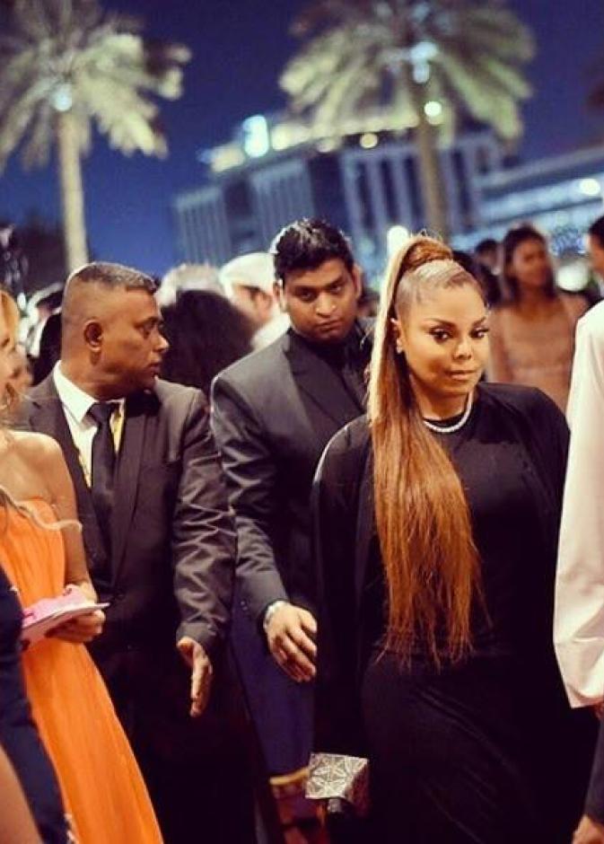 بعد غياب أكثر من عام، جانيت جاكسون تظهر خلال حفل فوغ للموضة في دبي
