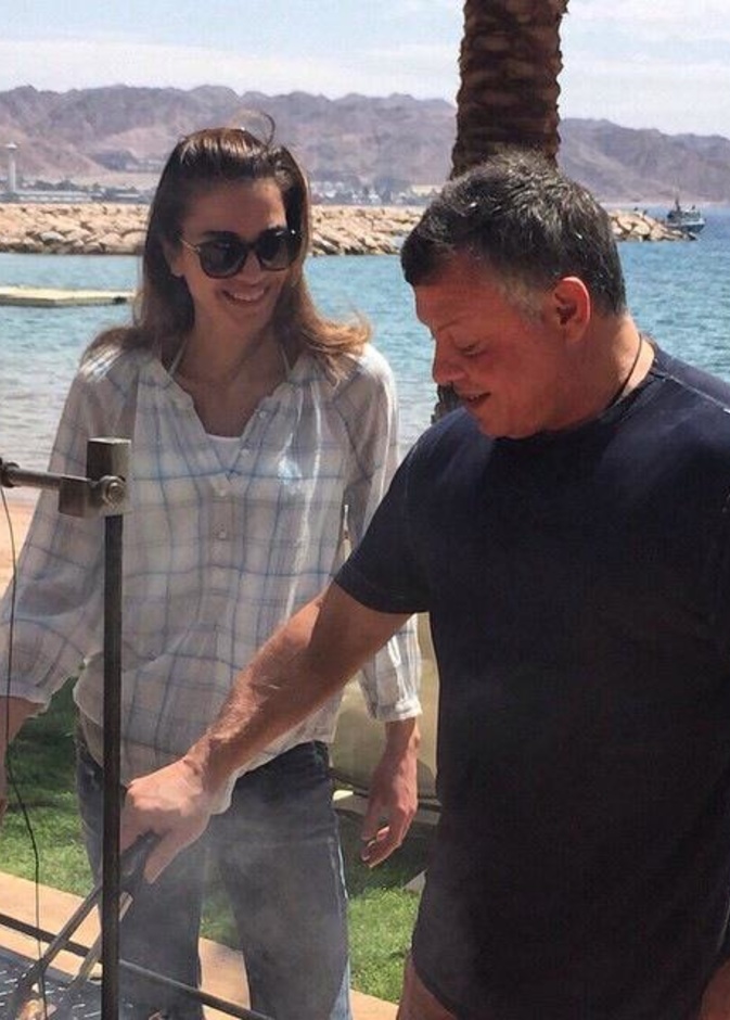 الملكة رانيا العبد الله تشارك زوجها الملك عبد الله الشواء بالأمس