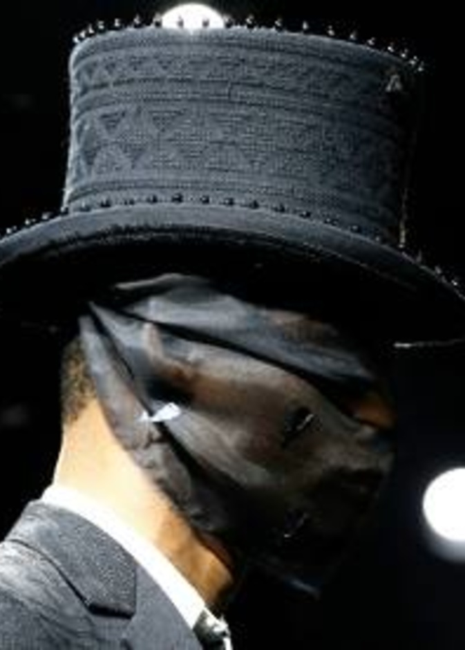 ترى هل ستصبح هذه الموضة رائجة بين الرجال في العالم العربي؟ هذا ما شاهدناه في أسبوع الموضة للرجال في باريس!