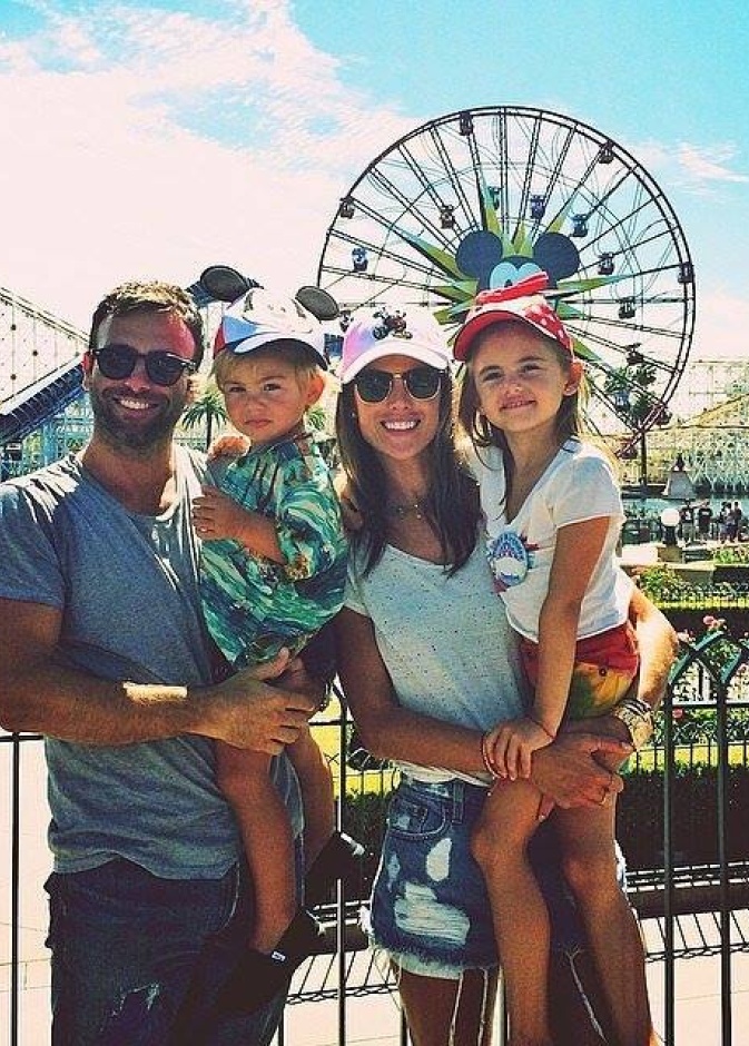 Alessandra Ambrosio تحتفل بعيد ميلاد ابنتها في ديزني لاند