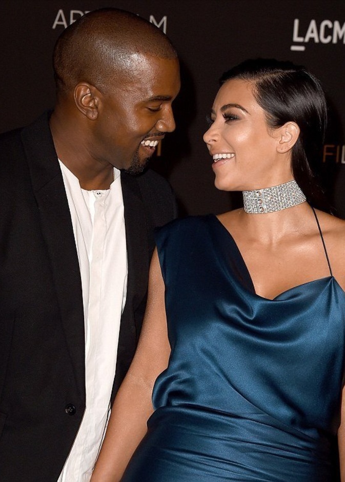 لقطة رومانسية وعفوية للحبيبين كيم وكاني